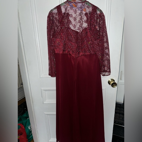 Red dress bella moda with cape - Picture 3 of 5